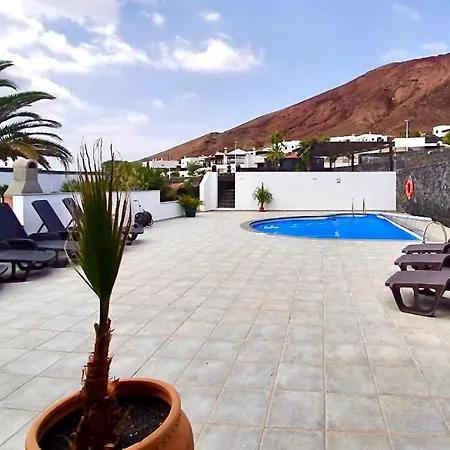 Chalet Under The Volcano In Playa Blanca *